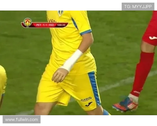 足球比赛中球员佩戴护腿钢板的原因与其在防护作用中的重要性解析