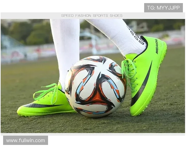 足球鞋碎钉设计灵感来源于国安经典配色 展现绿色力量与激情活力